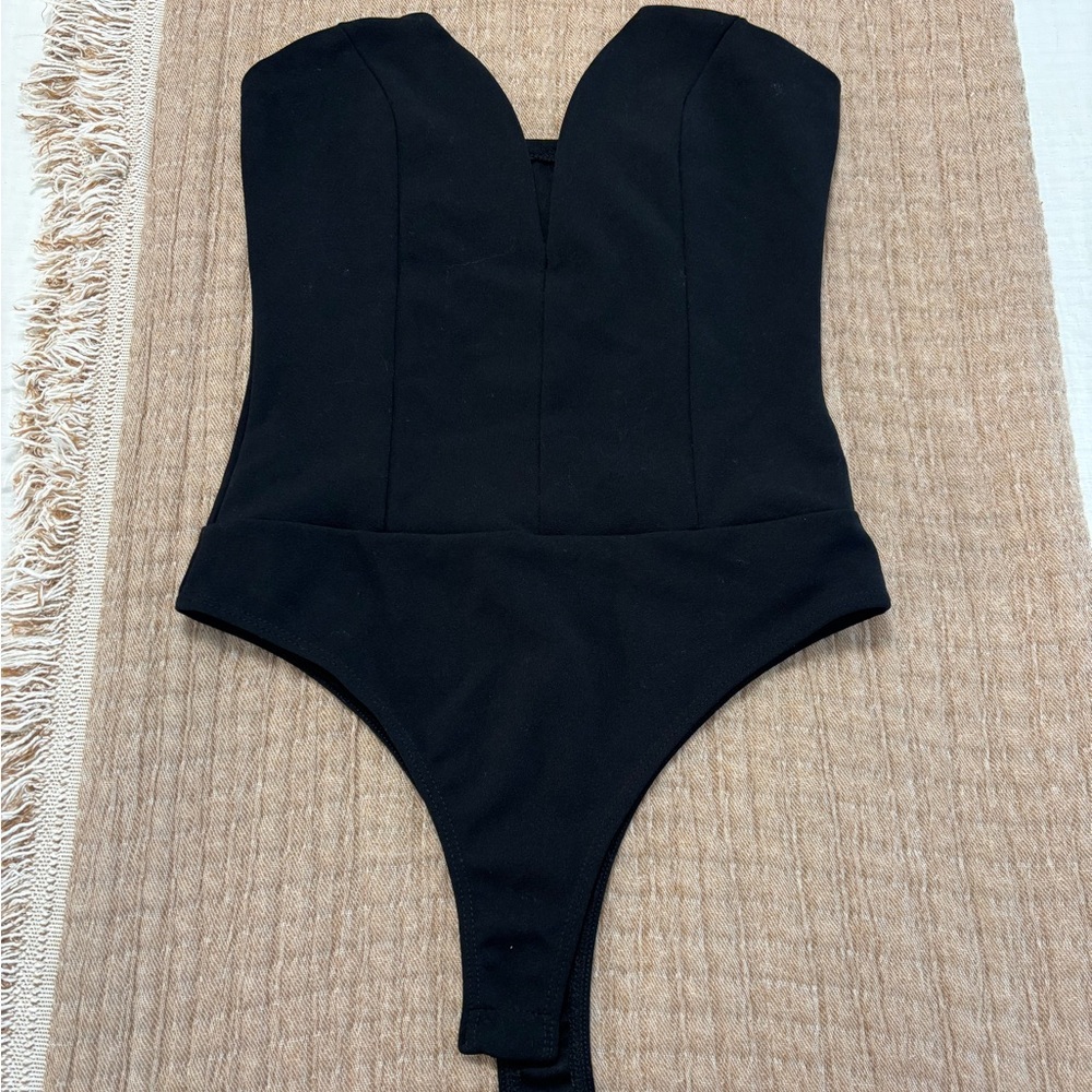 These Three Boutique Black V Neck Bodysuit - Picture 2 of 5